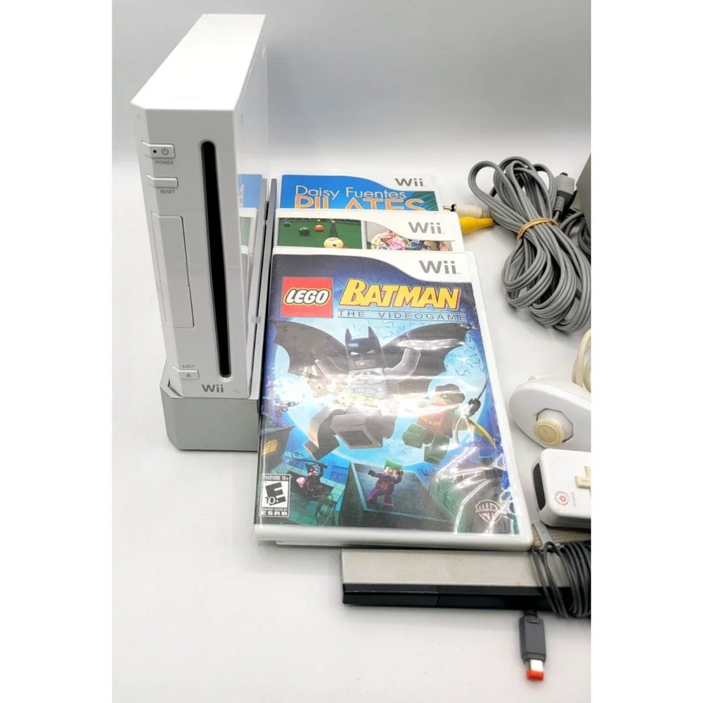 Nintendo Wii Console Bundle White Backward Compatible Wii Sports RVL-001